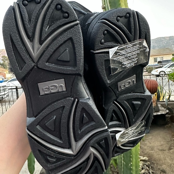 UGG SUNBURST SHORT BLACK SHEARLING BOOTS US #6 - Picture 5 of 6